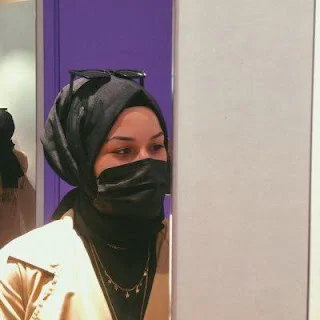 Evli Türbanlı Beyza