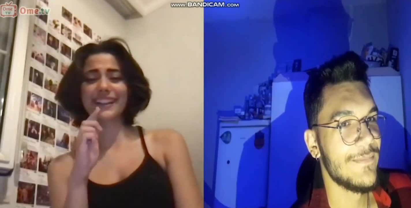 Omegle Sarhos Turk Kizi 2.Adama Soyunup Gosteriyor