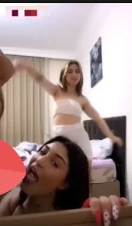 Kankalar yayında biri dans ediyor biri sa*soya yatmış sa*sonun ortasında hatunun ağzına patladı eleman iyi seyirler dilerim