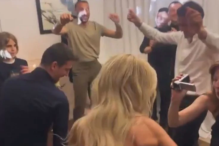 Cengiz Ünder'in nişan töreninde renkli anlar! Fenerbahçeli futbolcular kurtlarını döktü